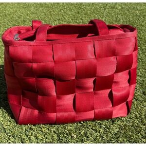 Harvey's Seatbelt Bag Classic Red Medium Tote | Woven Seatbelt Purse